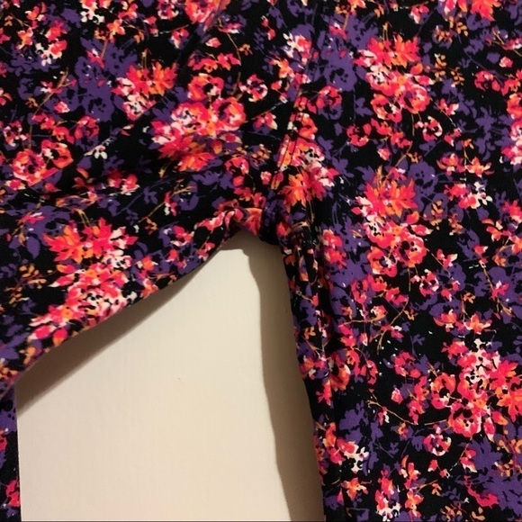 LuLaRoe Soft Knit Casual Purple Multicolor Floral Print Leggings. One Size - Picture 7 of 10